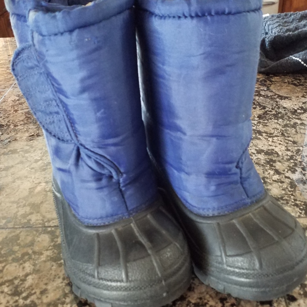 Snow boots, little boys